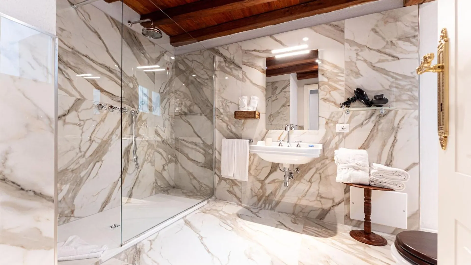 Hotel D H Lawrence كالياري 4*,
