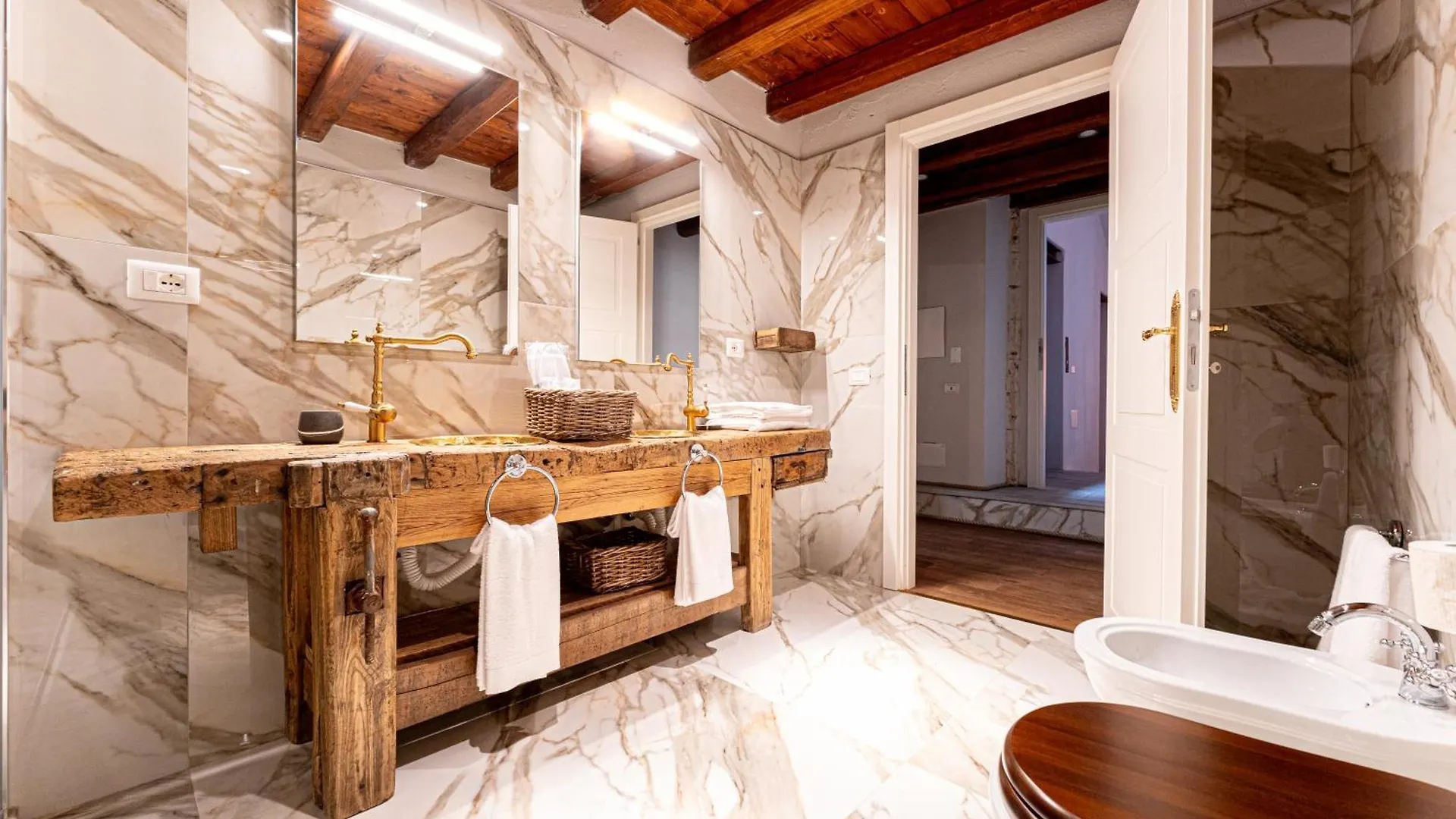 Hotel D H Lawrence Cagliari 4*,  Italy